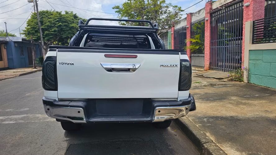 Venta Camioneta Hilux SR 2022 AUTOMATICA - Imagen 7