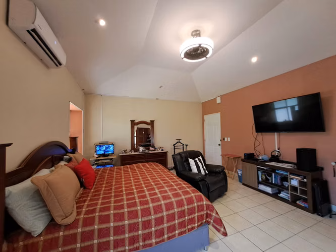 Venta de espectacular casa en Reparto Montefresco con vista panorámica- DM - Imagen 11