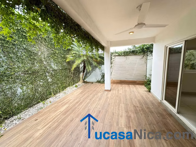 Casa con diseño moderno y finos acabados privada - Imagen 2