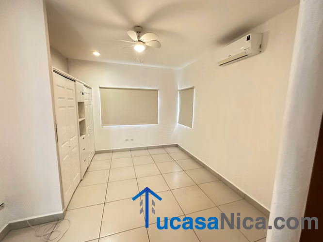 Casa con diseño moderno y finos acabados privada - Imagen 18