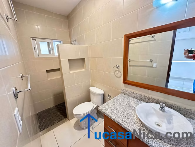 Casa con diseño moderno y finos acabados privada - Imagen 17