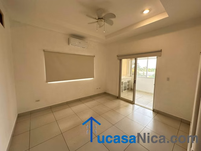Casa con diseño moderno y finos acabados privada - Imagen 11
