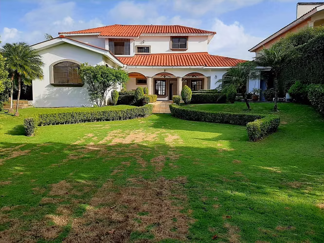 Large house of 5 rooms with 4.5 bathrooms