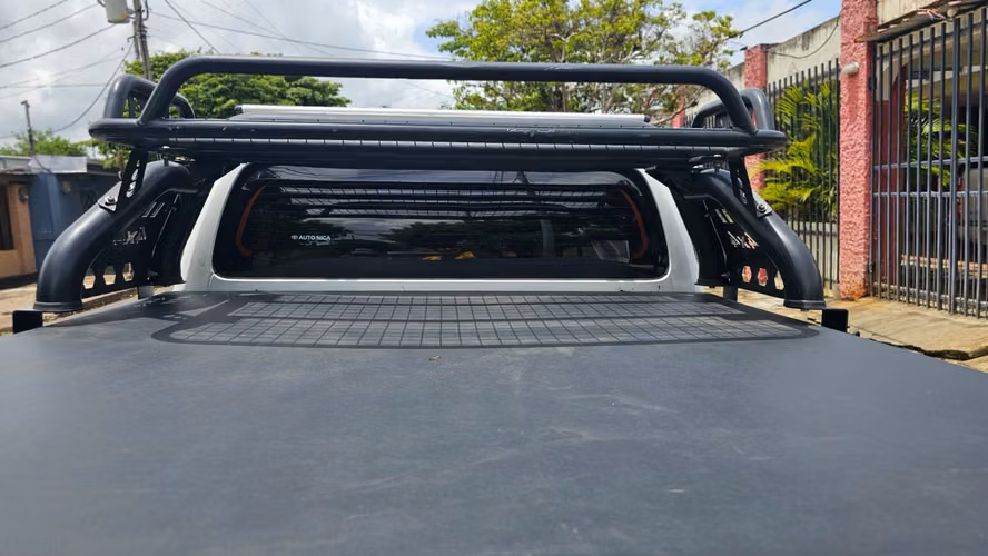 VENTA DE CAMIONETA HILUX SR 2022 - Imagen 6