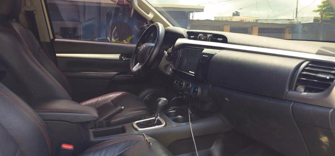 VENTA DE CAMIONETA HILUX SR 2022 - Imagen 3