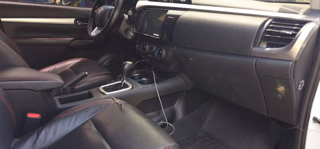 VENTA DE CAMIONETA HILUX SR 2022 - Imagen 2