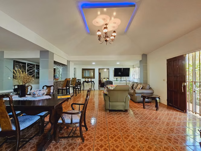 FINCA  DE 10.9 MANZANAS CON CASA LINDA REMODELADA