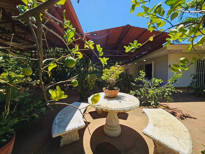 FINCA  DE 10.9 MANZANAS CON CASA LINDA REMODELADA
