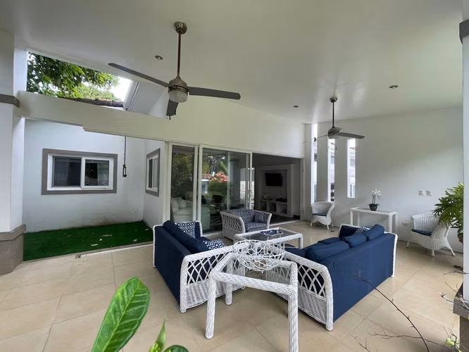 Venta de casa moderna en Carretera Sur, km 14 Carretera Sur