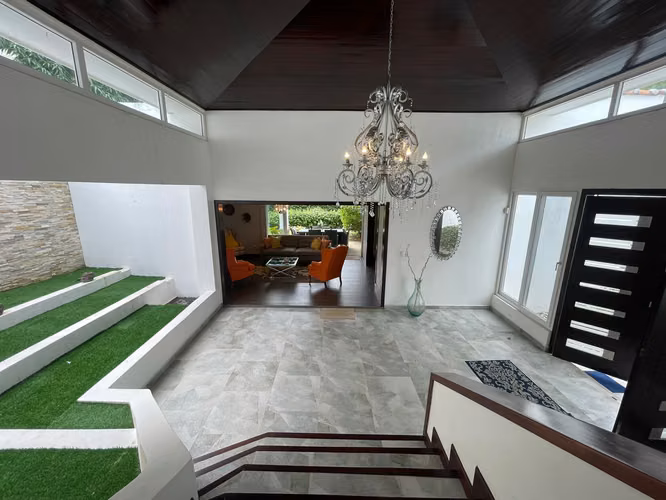 Venta de casa moderna en Carretera Sur, km 14 Carretera Sur