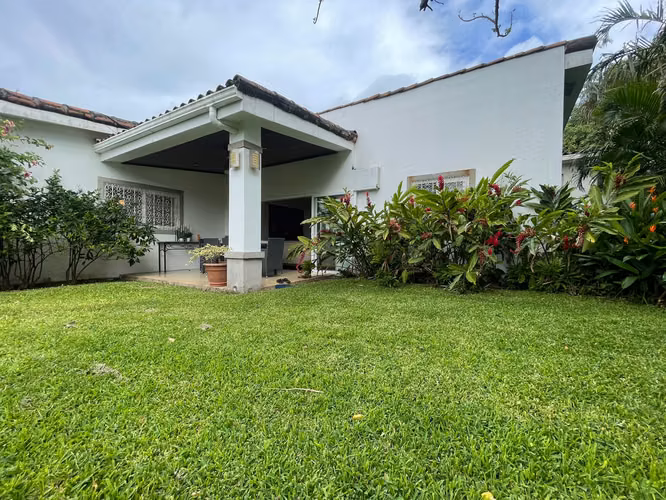 Venta de casa moderna en el km 14 de carretera sur - Imagen 6