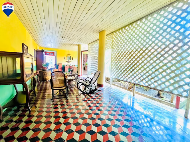 Preciosa casa de Estilo Colonial en Granada.