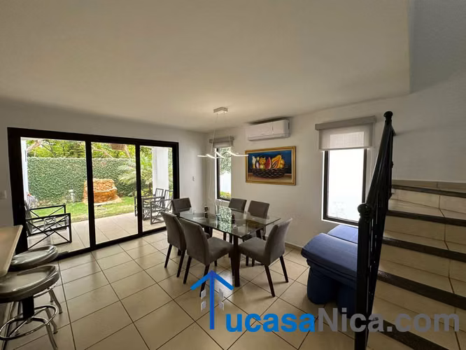 Rento casa amueblada con piscina comunal - Imagen 3