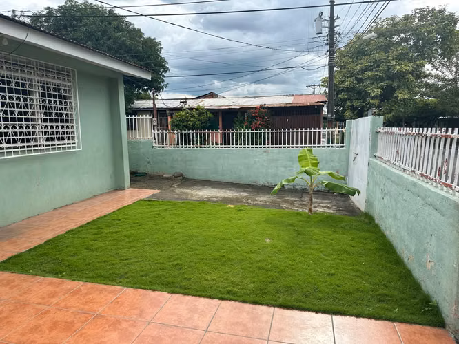 CASA ESQUINERA EN VENTA EN COLONIA MORAZAN