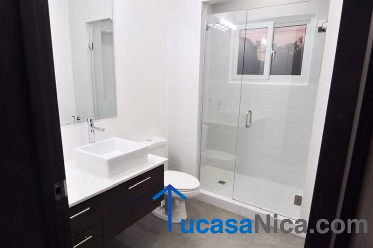 Vendo y rento casa con acabados primera - Imagen 12