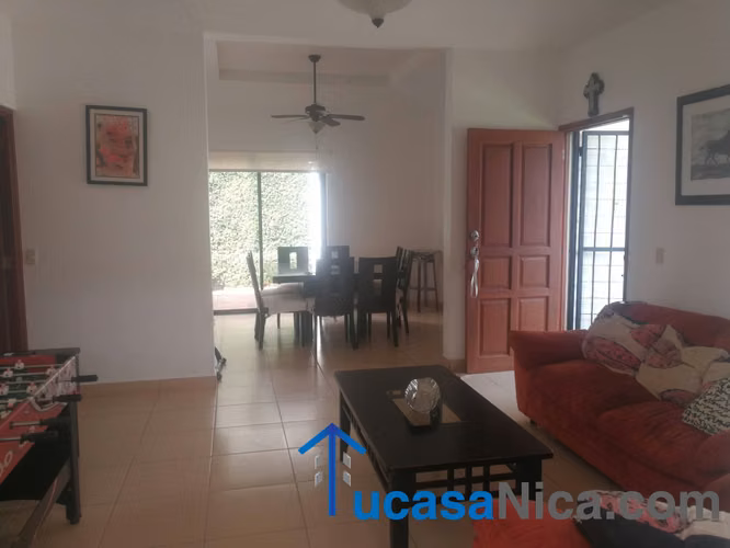 Rento en las colinas casa de 4 habitaciones con 3.5 baños grande