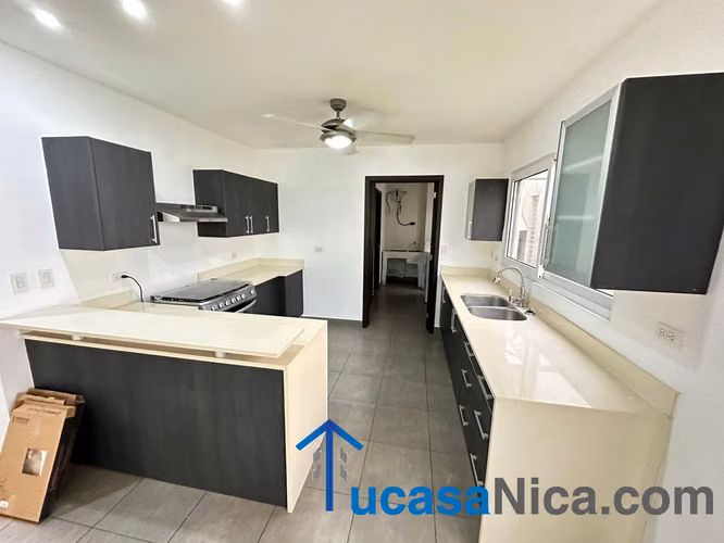 Elegancia de vivienda con acabados Moderno - Imagen 4