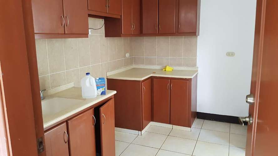 SE VENDE CASA  EN RESIDENCIAL PALMETTO. CARRETERA MASAYA