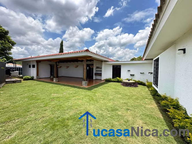 Casa Estilo Quinta en santo domingo .