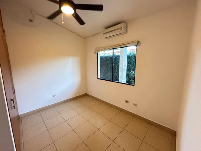Las colinas casa en condominio - Imagen 9