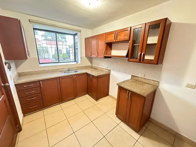 Las colinas casa en condominio - Imagen 2