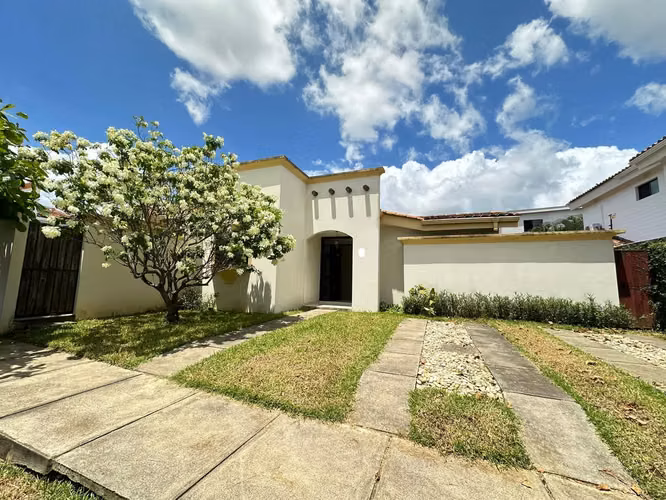 Hermitas de Esquipulas casa en Renta