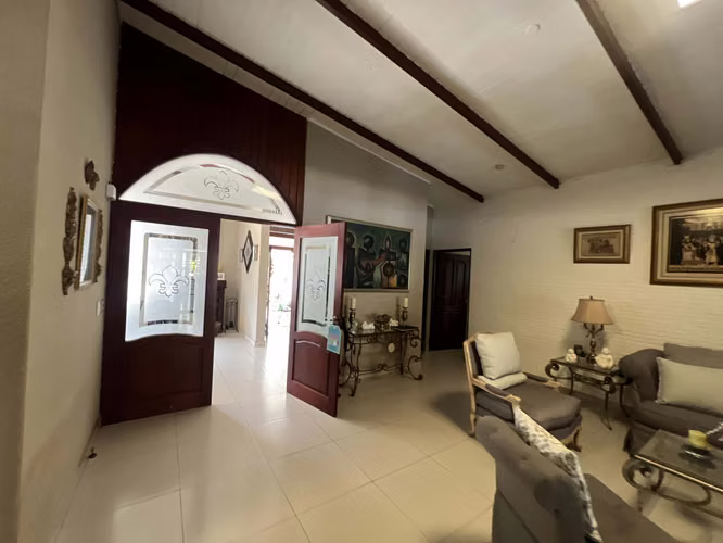 Espaciosa Residencia en Renta en Las Colinas, Managua - Imagen 19