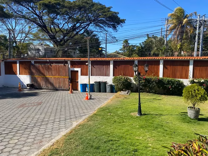 Espaciosa Residencia en Renta en Las Colinas, Managua - Imagen 13