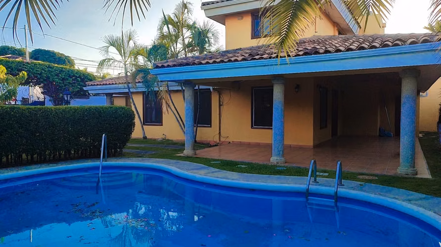 Sector Colegio Americano casa privada con piscina - Imagen 1