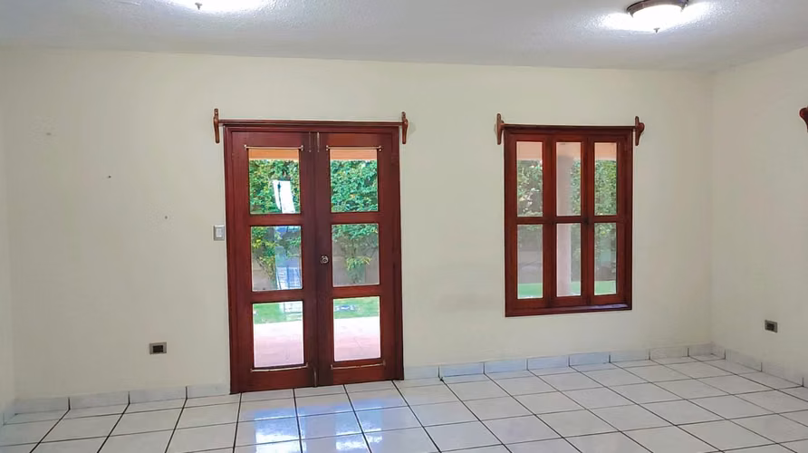 Sector Colegio Americano casa privada con piscina - Imagen 2