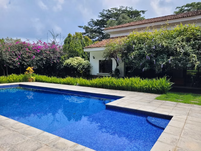 Bellísima casa estilo Español, en venta en Villa Fontana zona sur. - Imagen 1