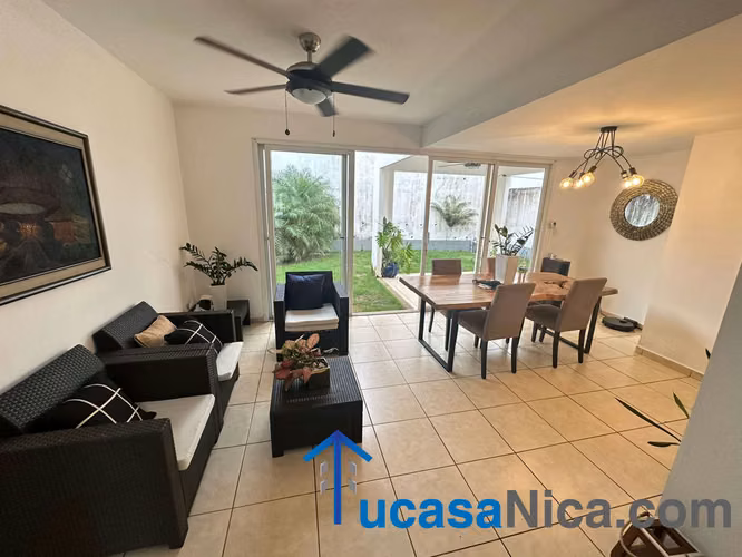 Portales de las colinas Casa Modelo pequeño