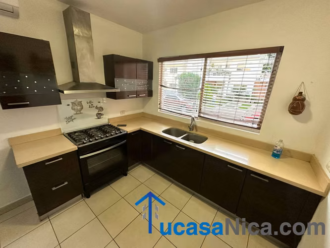 Rento casa con muebles en reparto seguro en las colinas - Imagen 5