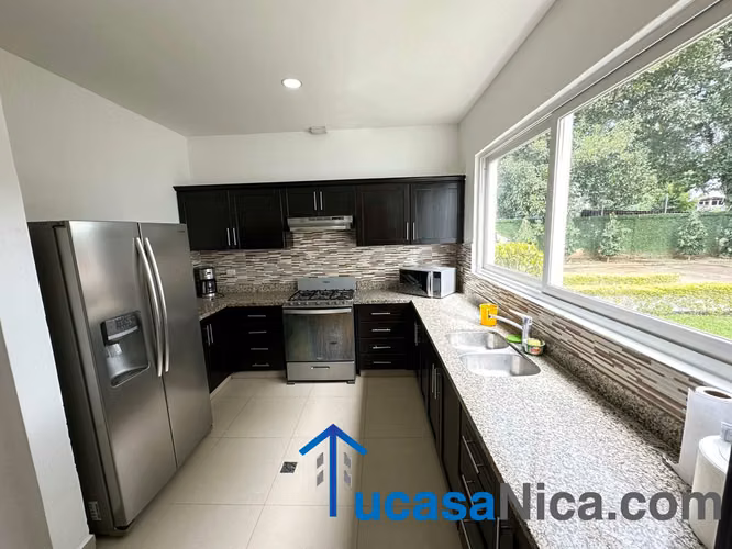 Casa con piscina Nueva para estrenar - Imagen 4