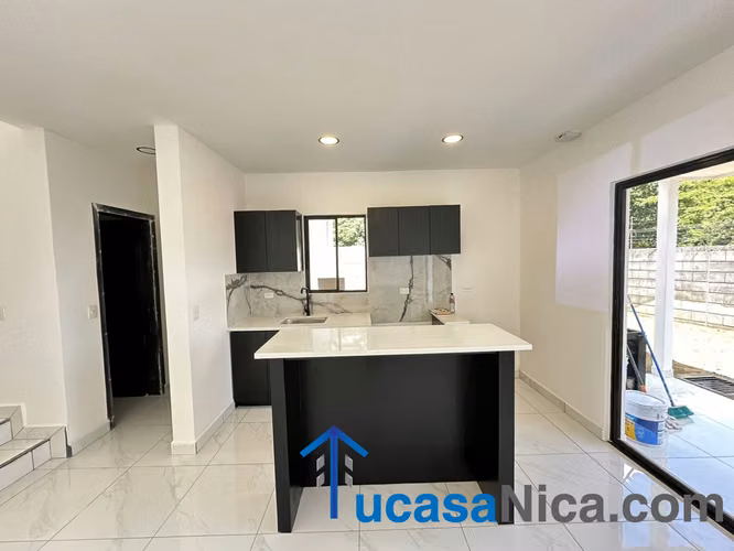 Nueva a estrenar en condominio Con piscina comunal - Imagen 2