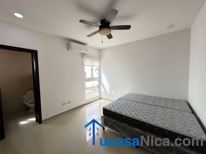 Nueva para estrenar Moderna Casa con piscina sin muebles - Imagen 17