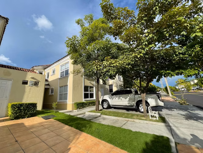 KC-Preciosa Casa en Venta en Condominio Santa Catalina, Managua - Imagen 19