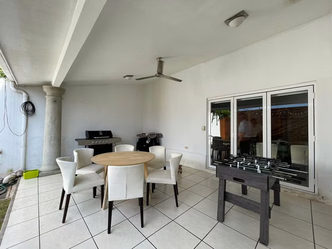 KC-Preciosa Casa en Venta en Condominio Santa Catalina, Managua - Imagen 5
