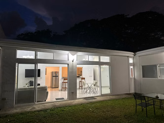 Las Colinas Rento Casa Moderna - Imagen 7