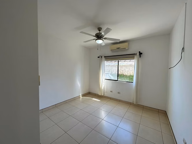 Rento casa grande en las colinas - Imagen 3