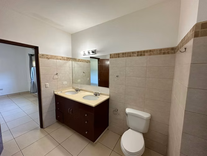 Rento casa grande en las colinas - Imagen 2