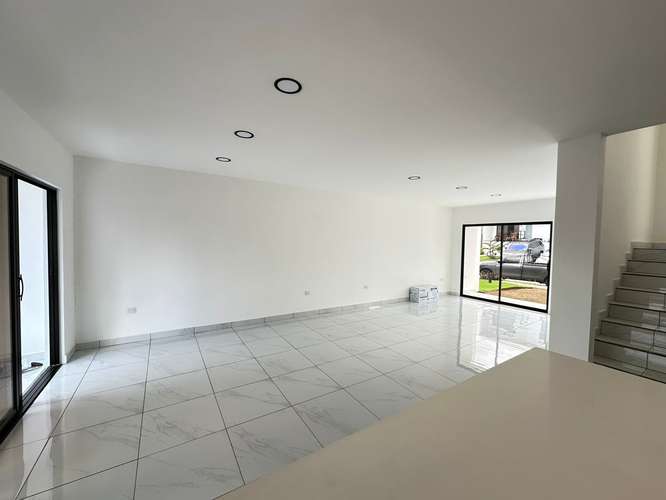 Casa Moderna con piscina Comunal - Imagen 9