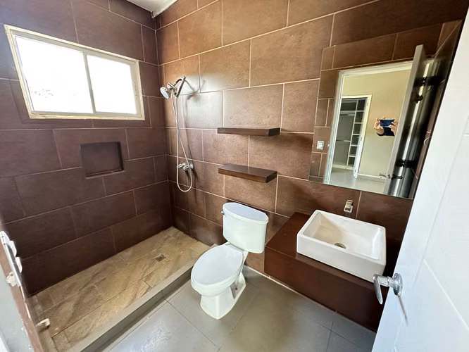 Rento Casa con Muebles - Imagen 5