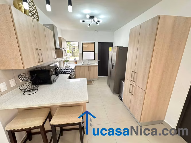 Renta Moderna Casa Con o sin Muebles