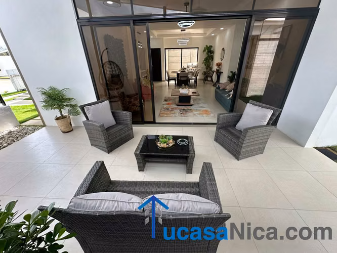 Renta Moderna Casa Con o sin Muebles