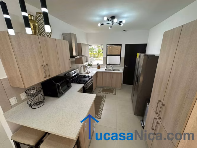 Renta Moderna Casa Con o sin Muebles