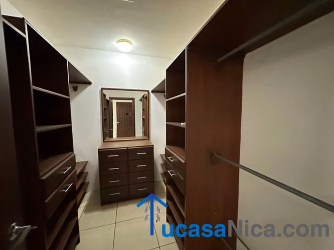 casa grande de 6 habitaciones con la de servicio