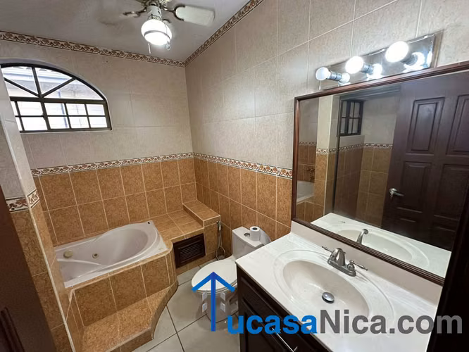 casa grande de 6 habitaciones con la de servicio