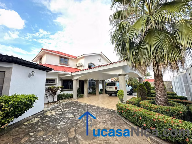 casa grande de 6 habitaciones con la de servicio