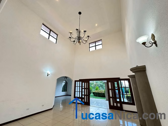 casa grande de 6 habitaciones con la de servicio